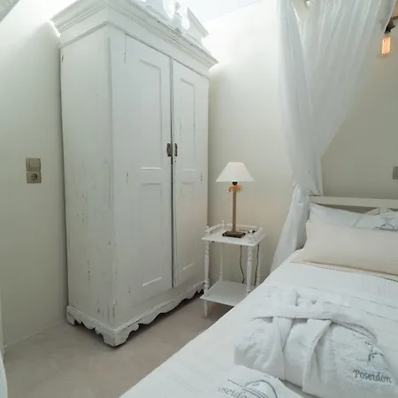 Poseidon Mansion Sunset Oia (Santorini)